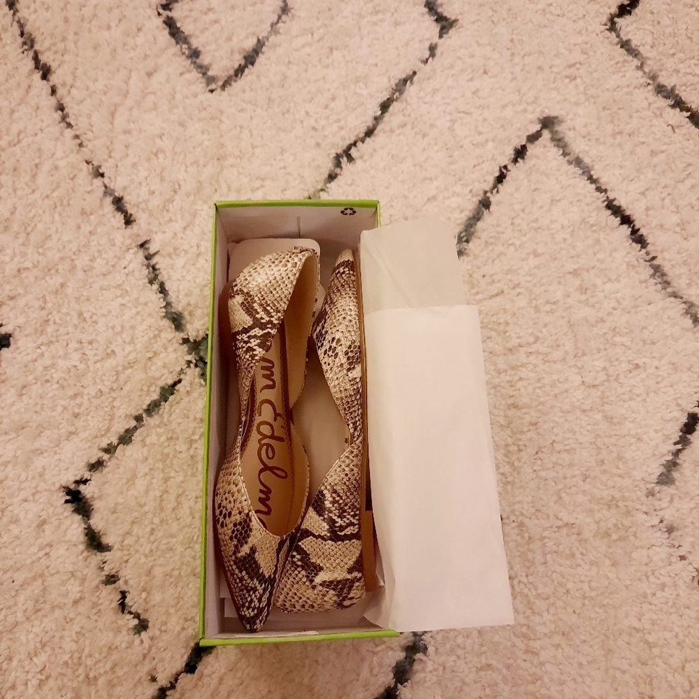 Brand new Sam Edelman flats - Picture 2 of 3